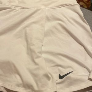 White Nike skirt w built in shorts